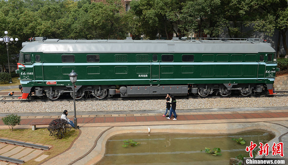 高校校園內(nèi)通火車成全國首個校內(nèi)通火車的大學 網(wǎng)友：校園是得有多大