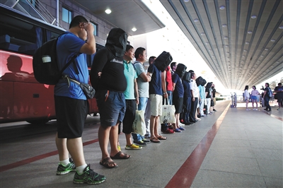 團(tuán)伙“賣(mài)考試答案”騙款近200萬(wàn) 技術(shù)公司成幫兇 團(tuán)伙“賣(mài)考試答案”騙款近200萬(wàn) 技術(shù)公司成幫兇