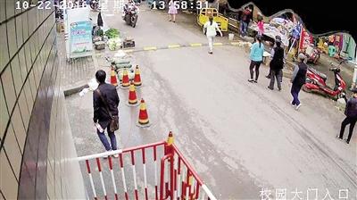 雙橋入室盜竊案,監(jiān)控視頻截圖紅圈處為犯罪嫌疑人。 本報記者 雷鍵 通訊員 葉文廣 攝