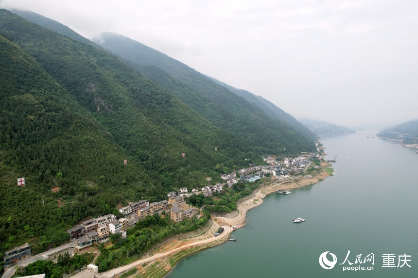 位于長江南岸的三峽里·竹枝村。人民網(wǎng)記者 劉政寧攝