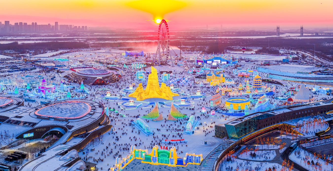 哈爾濱冰雪大世界迎來“開門紅”。人民網(wǎng)記者 蘇靖剛攝
