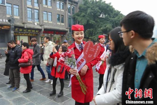 四川一高校開(kāi)“浪漫”課 情人節(jié)賣(mài)花掙學(xué)分