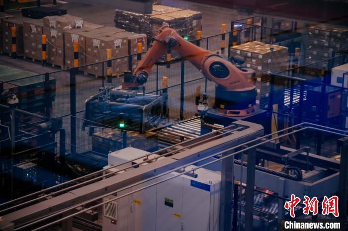 百威雪津啤酒莆田基地釀造幾乎都由自動化生產線完成，年產能達200萬噸?！±钅宪?攝