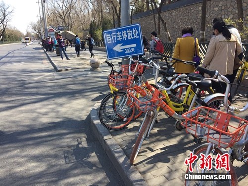 共享單車越來越多，出現(xiàn)在大街小巷。<a target='_blank'  _fcksavedurl='http://www.chinanews.com/' ></table>中新網(wǎng)</a> 吳濤 攝
