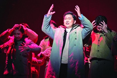 清華大學(xué)原創(chuàng)話(huà)劇《馬蘭花開(kāi)》在港演出。新華社發(fā)