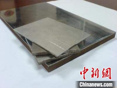 企業(yè)展示的金屬復(fù)合材料產(chǎn)品?！垕I子 攝