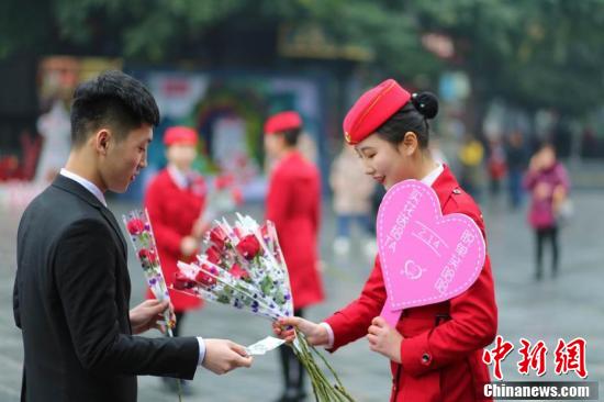 四川一高校開(kāi)“浪漫”課 情人節(jié)賣(mài)花掙學(xué)分