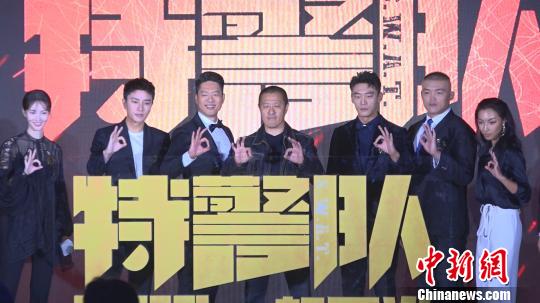 由導演丁晟所帶來的《特警隊》集結了凌瀟肅、賈乃亮、金晨等實力派演員?！】涤裾?攝
