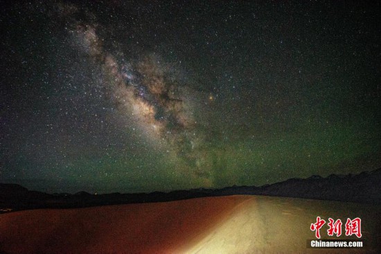 圖為6月20日晚，高原銀河風(fēng)光。曹枝清 攝